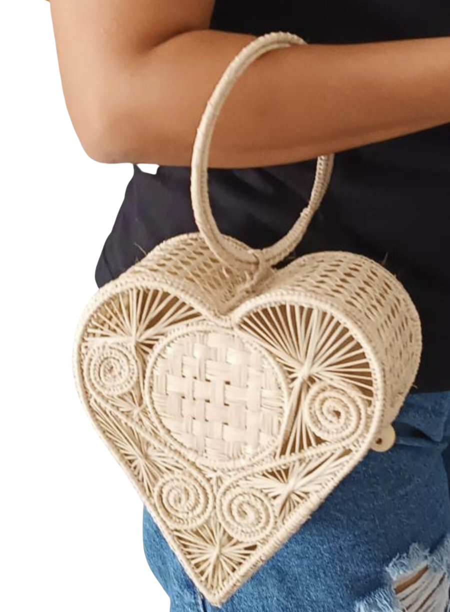 Handwoven Heart-Shaped Purse Macondo Forever