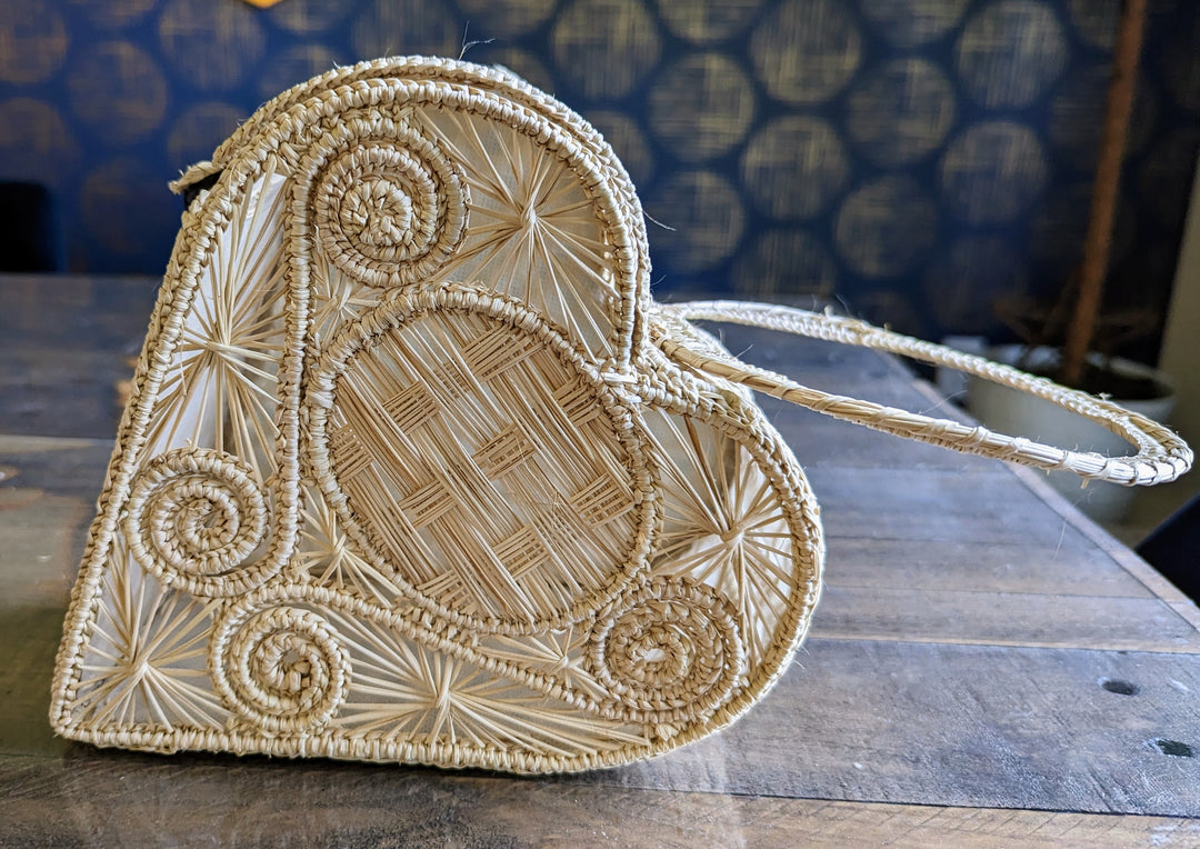Handwoven Heart-Shaped Purse Macondo Forever