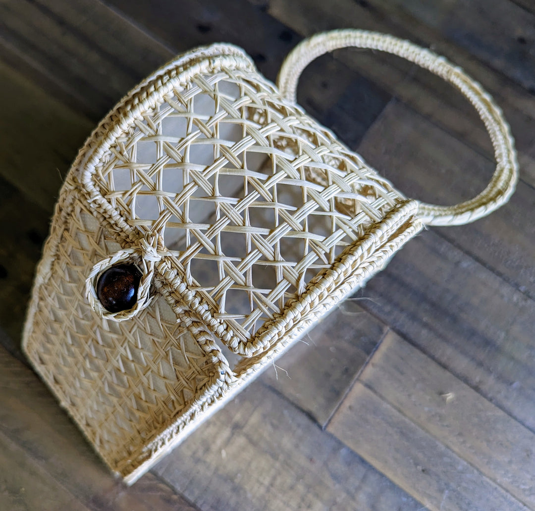 Handwoven Heart-Shaped Purse Macondo Forever