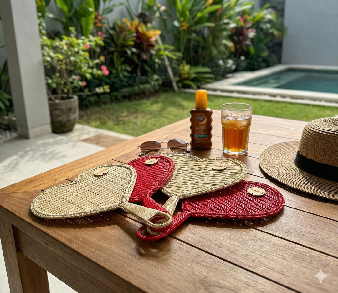 Heart-Shaped Handwoven Iraca Palm Fan