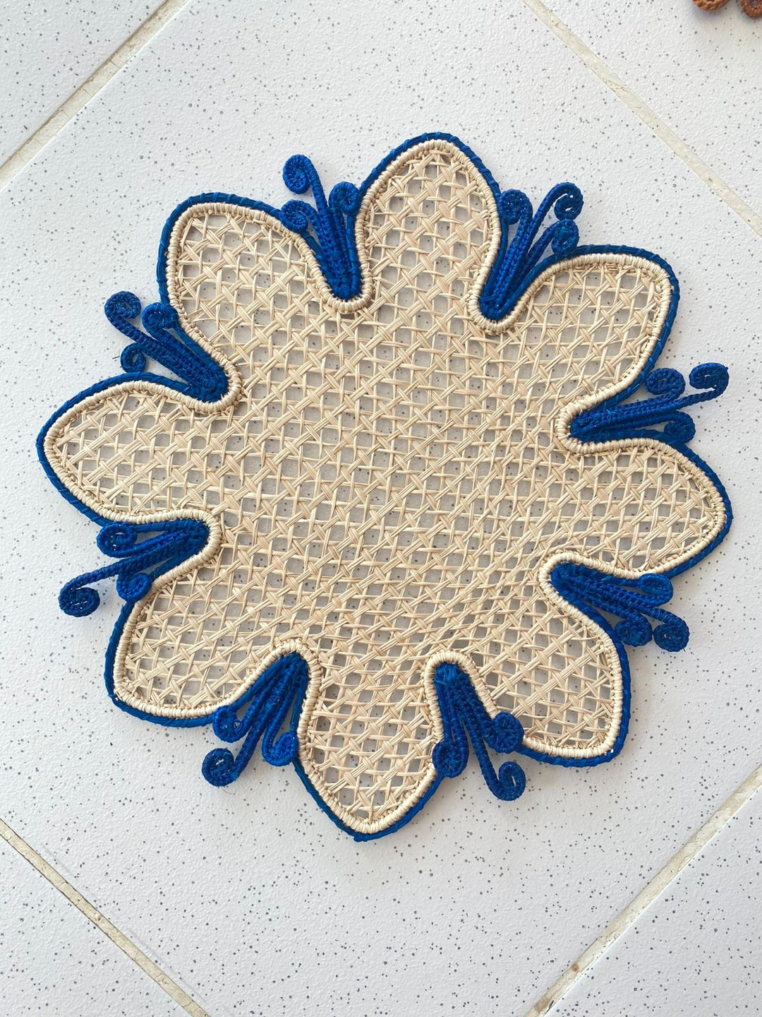 Maracuyá Handwoven Round Iraca Palm Placemat