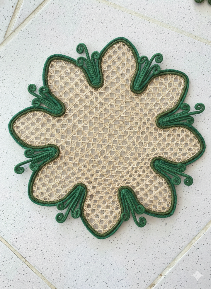 Maracuyá Handwoven Round Iraca Palm Placemat