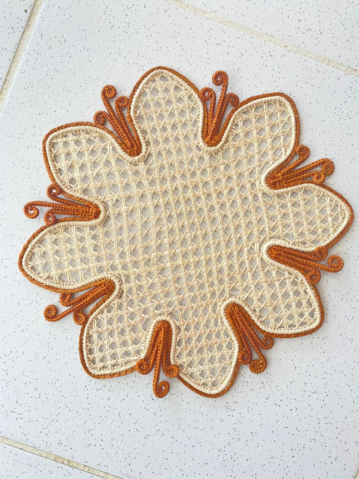 Maracuyá Handwoven Round Iraca Palm Placemat