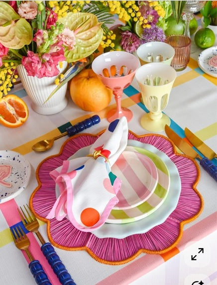 Sorbet Scalloped Handwoven Iraca Placemat