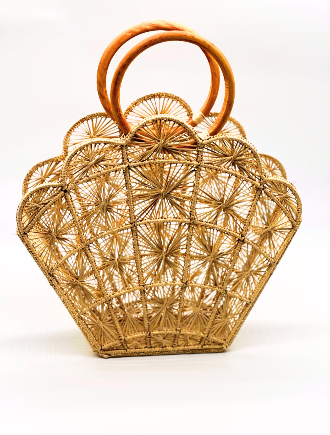 Macondo Forever's Shell Handwoven Iraca Palm Purse
