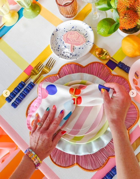 Sorbet Scalloped Handwoven Iraca Placemat